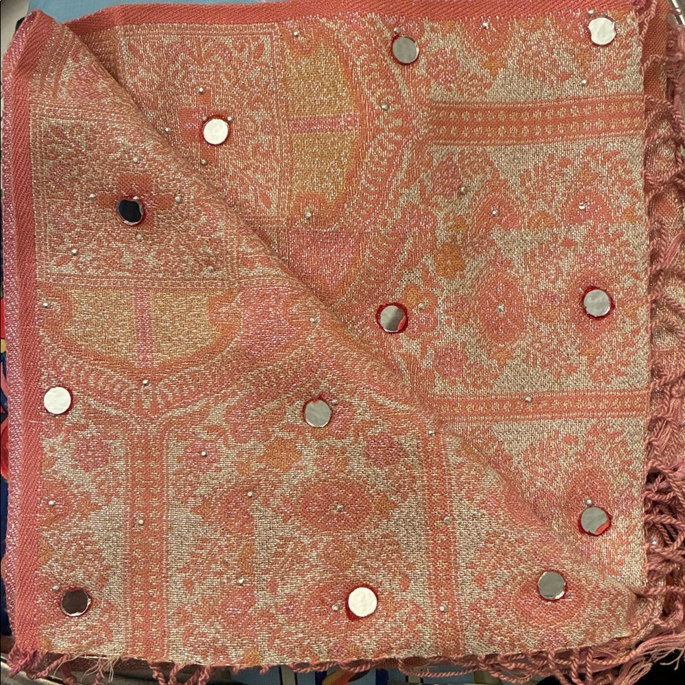 Elegant Paisley Patterned Scarf